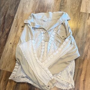 POL Beige and White Lace Women's Top. Lightweight. Size Large.